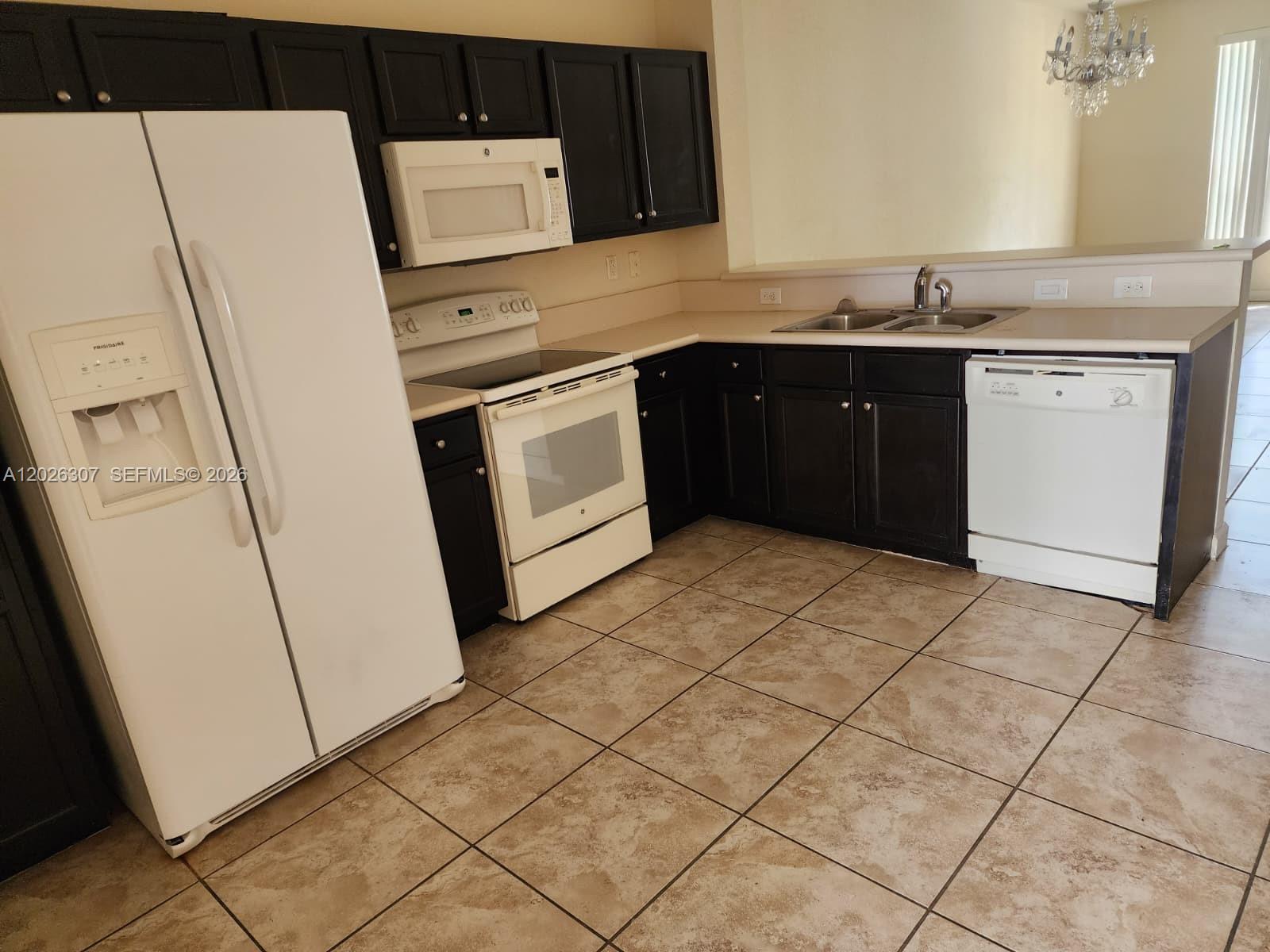 17009 SW 94th Ter, Miami FL 33196 photo 4