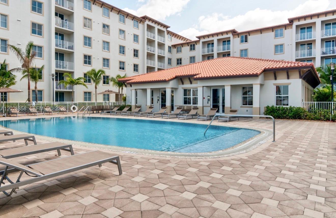 8290 Lake Dr # 143, Doral FL 33166 photo 2