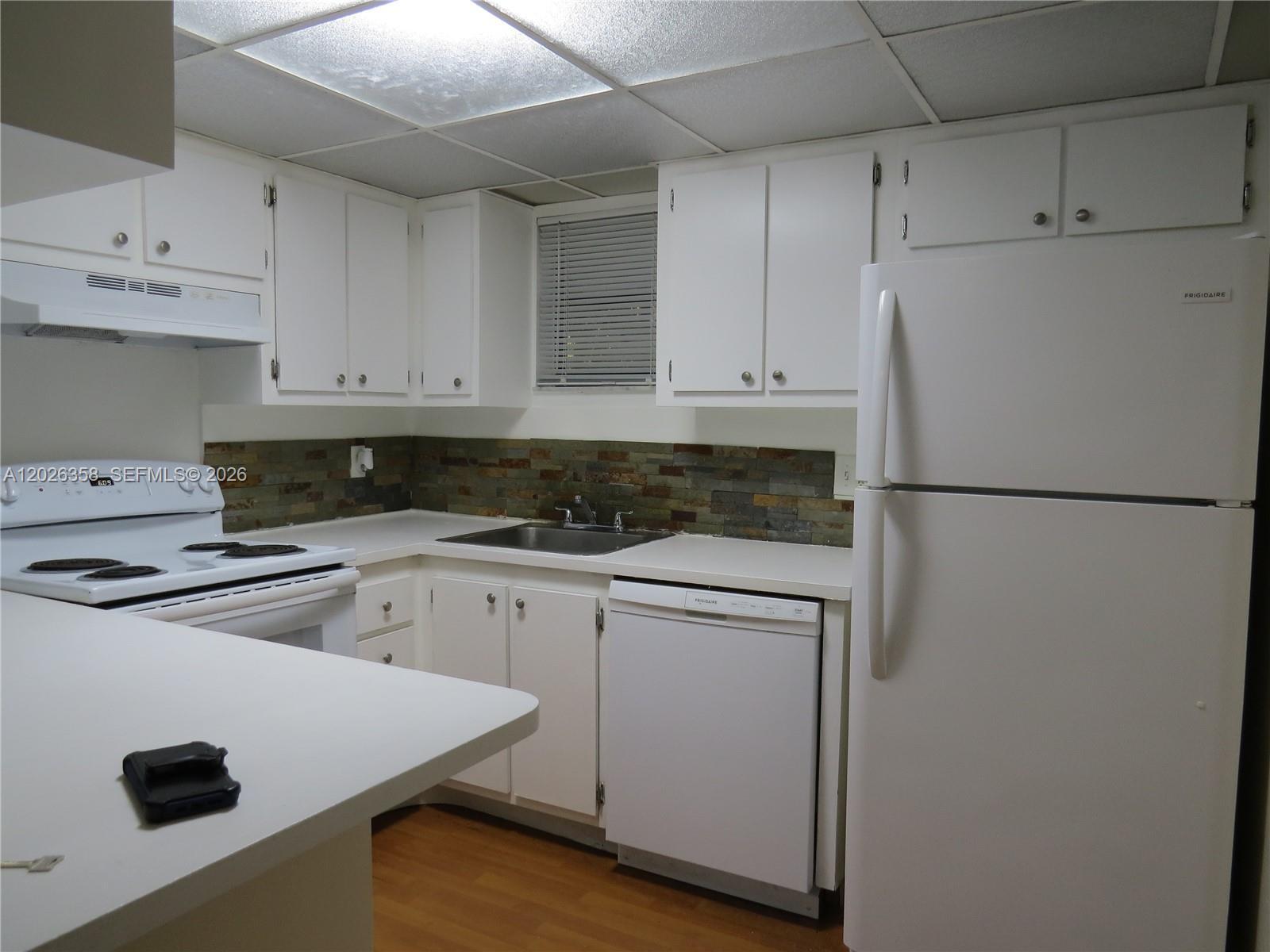 8290 Lake Dr # 143, Doral FL 33166 photo 4