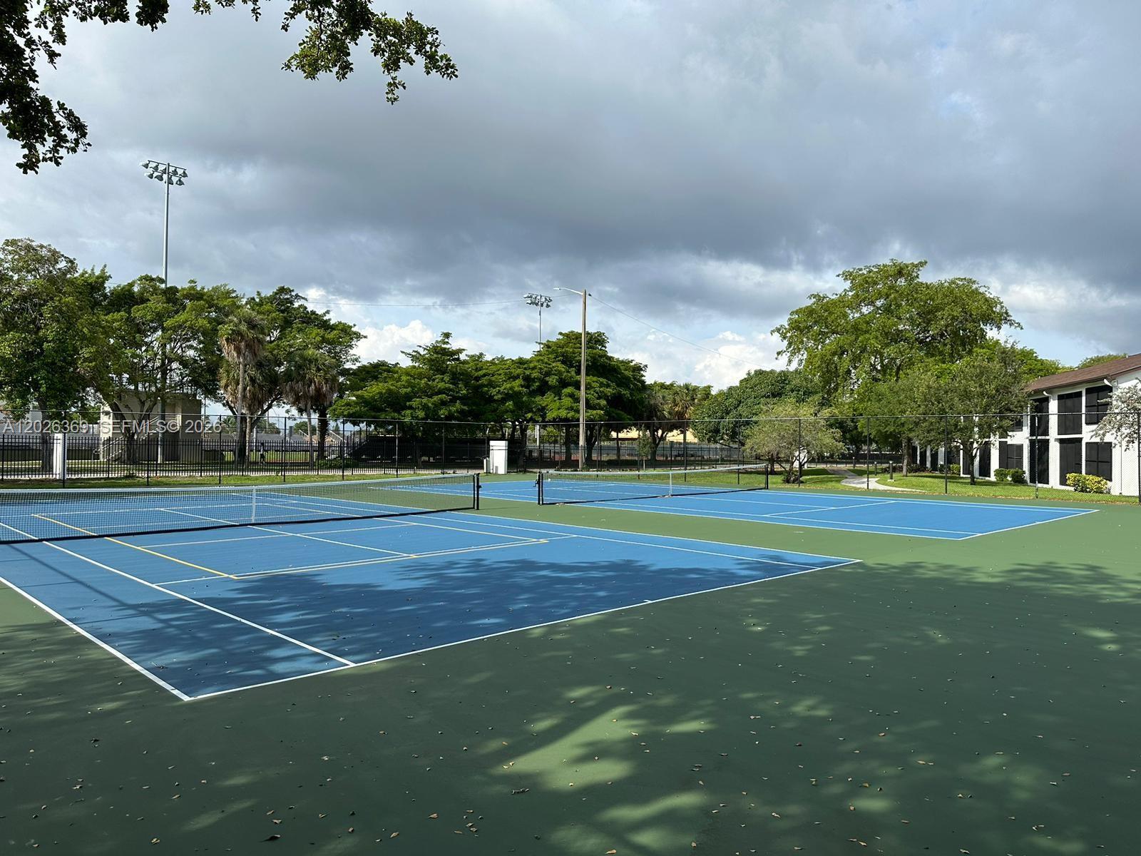 215 Lake Pointe Dr # 204, Oakland Park FL 33309 photo 3