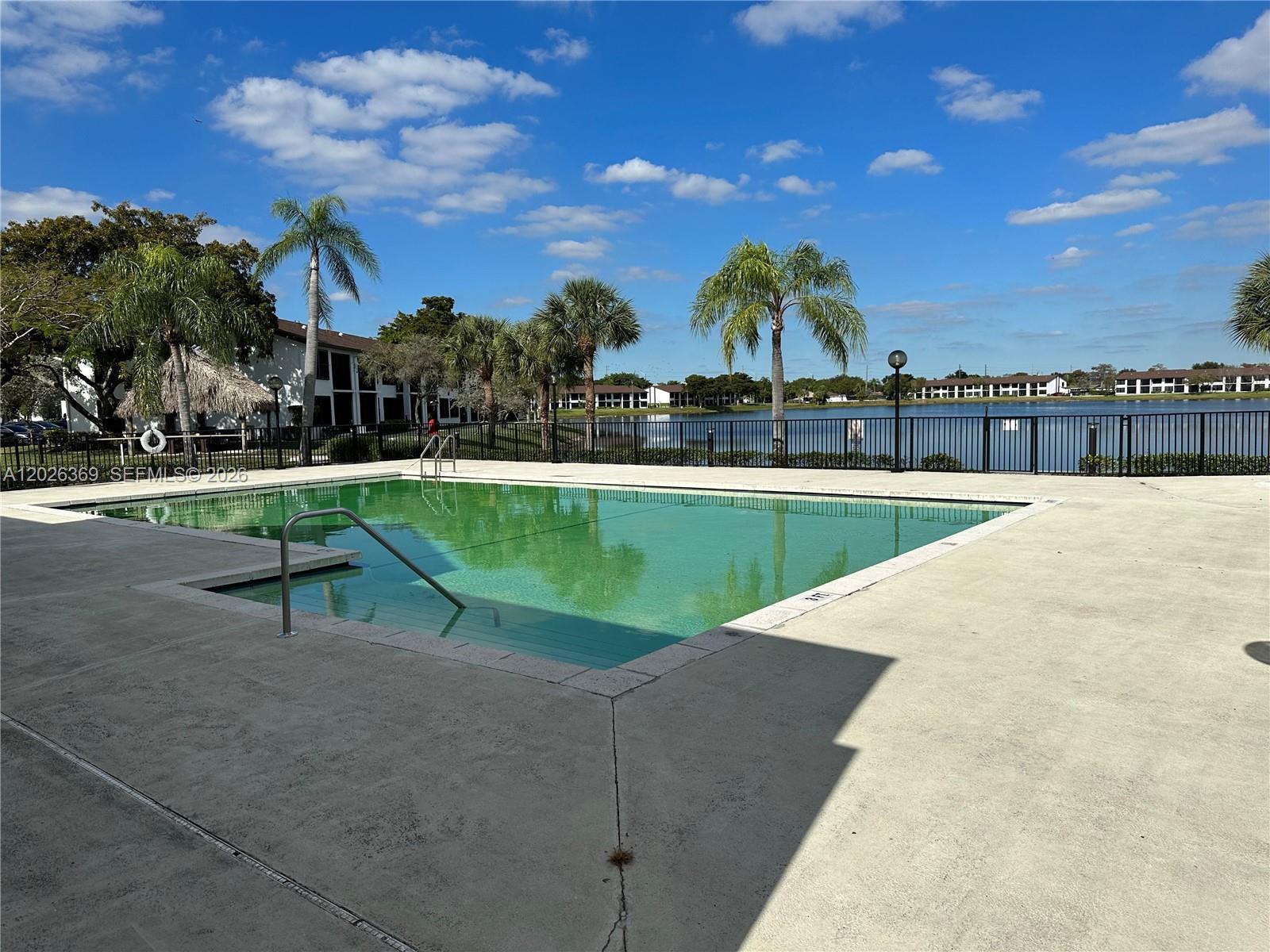 215 Lake Pointe Dr # 204, Oakland Park FL 33309