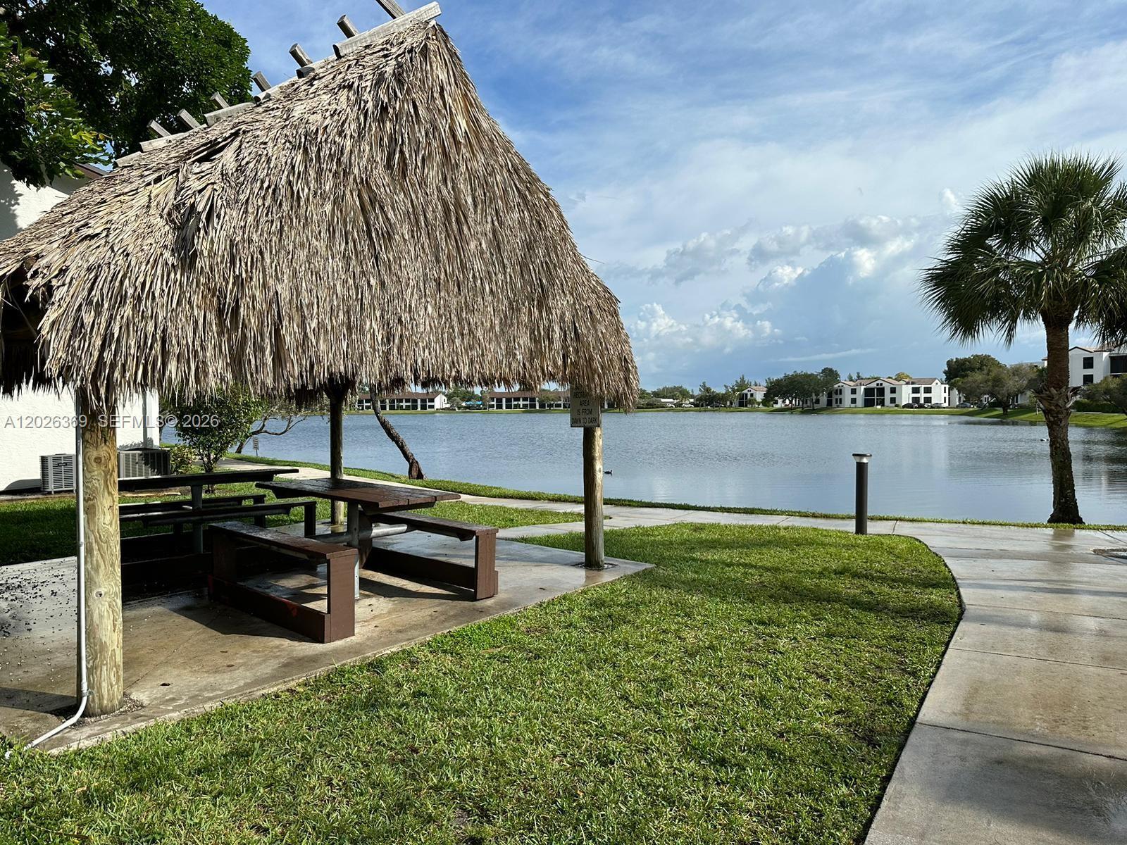 215 Lake Pointe Dr # 204, Oakland Park FL 33309 photo 4