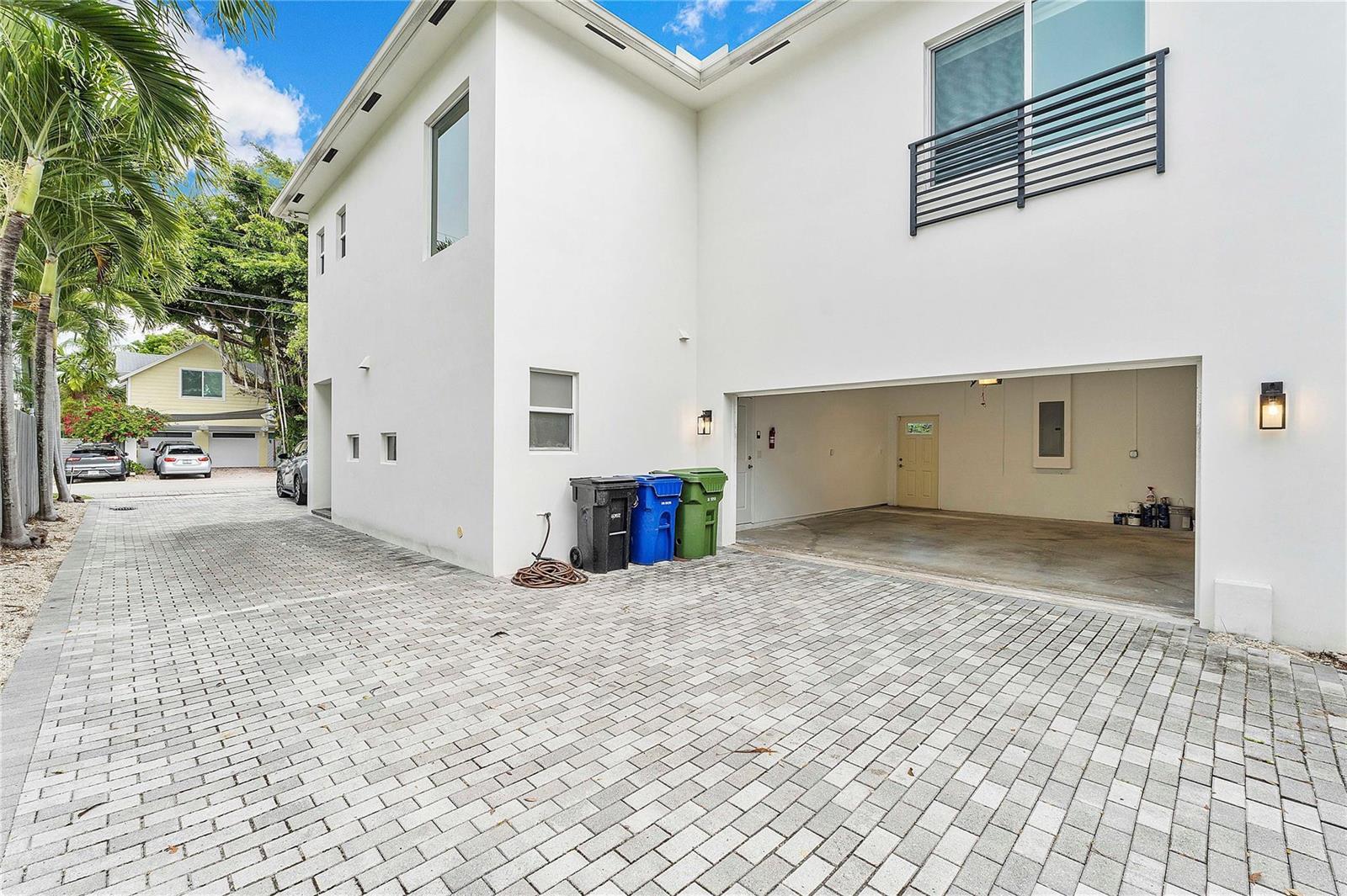 825 NE 17th Way, Fort Lauderdale FL 33304 photo 3
