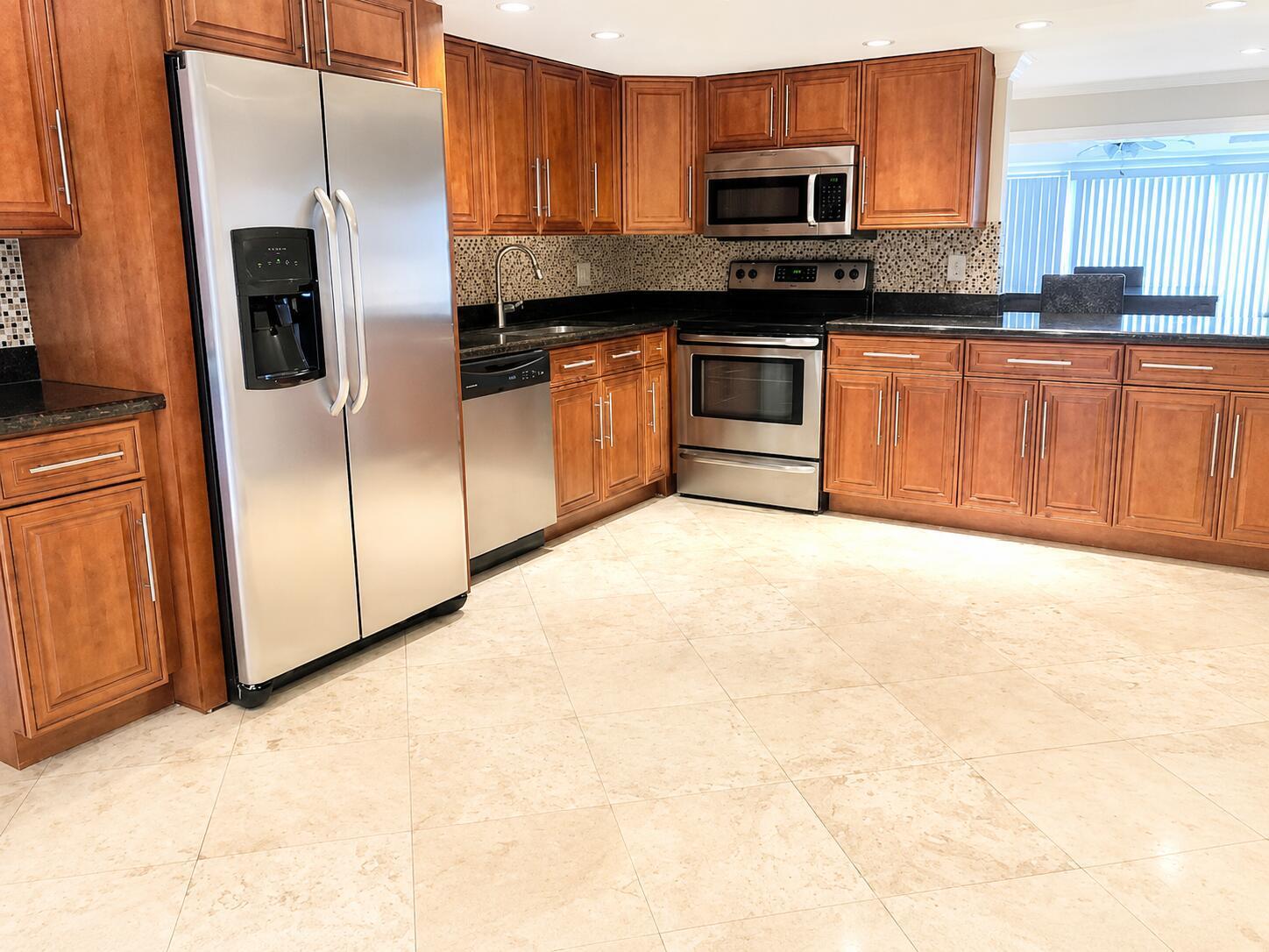 552 E Deer Creek Wildwood Ln Lane E, Deerfield Beach FL 33442 photo 2