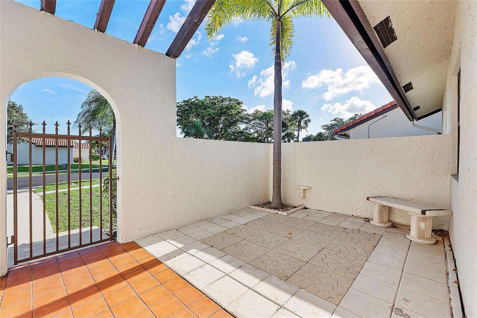 31 Columbia Court, Deerfield Beach FL 33442 photo 2