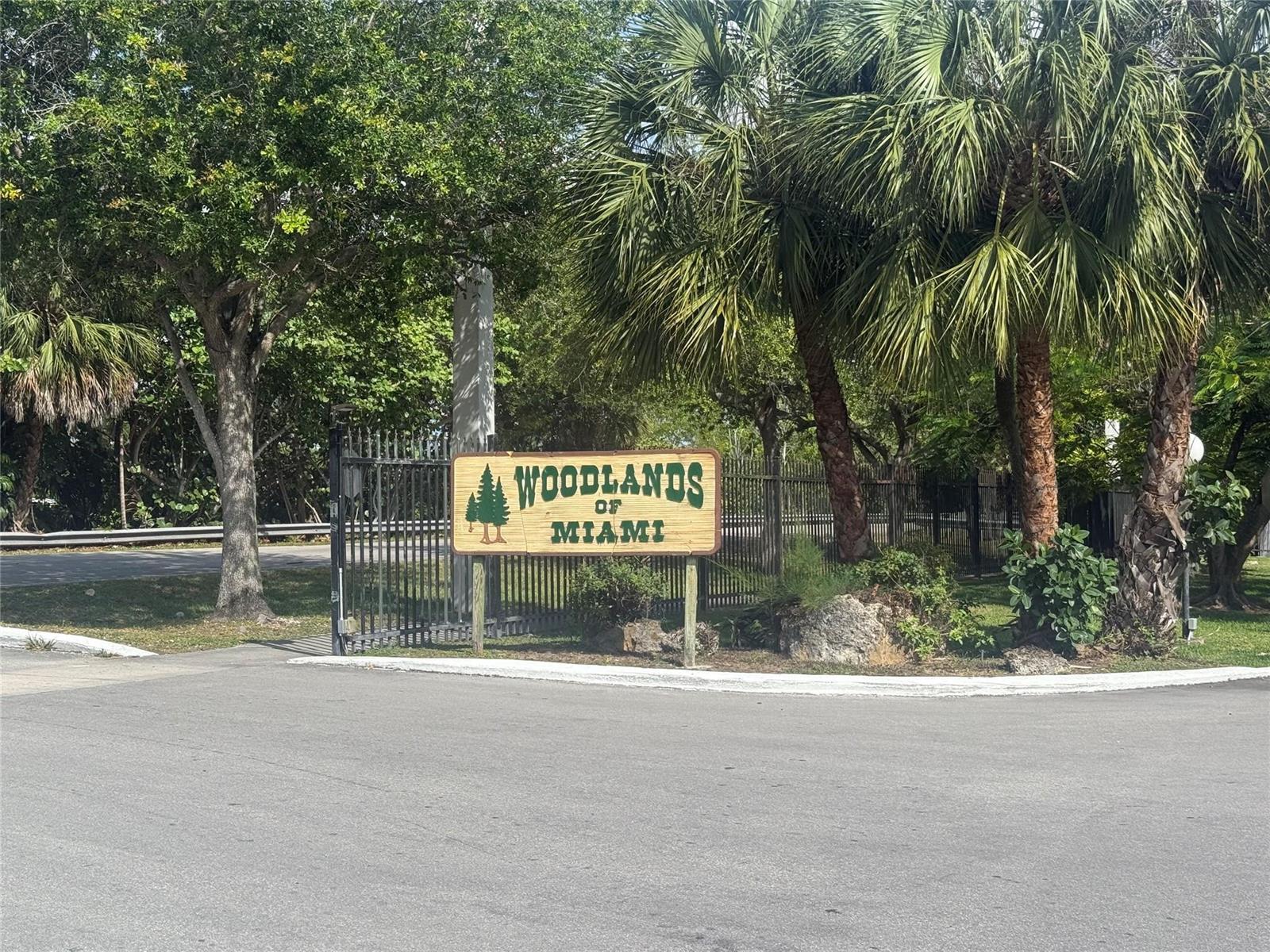 14225 Memorial Hwy 1f Highway # 1f, Miami FL 33161