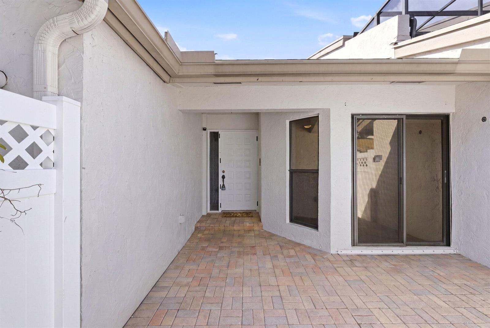 6670 Canary Palm Circle, Boca Raton FL 33433 photo 2