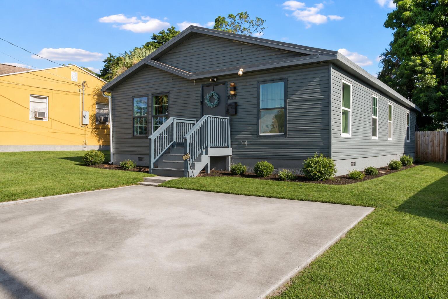 807 Grant Street, West Palm Beach FL 33407 photo 2