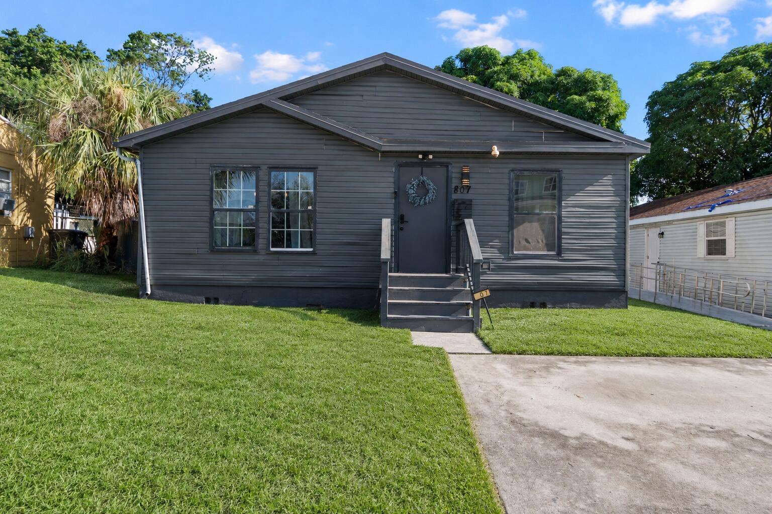 807 Grant Street, West Palm Beach FL 33407
