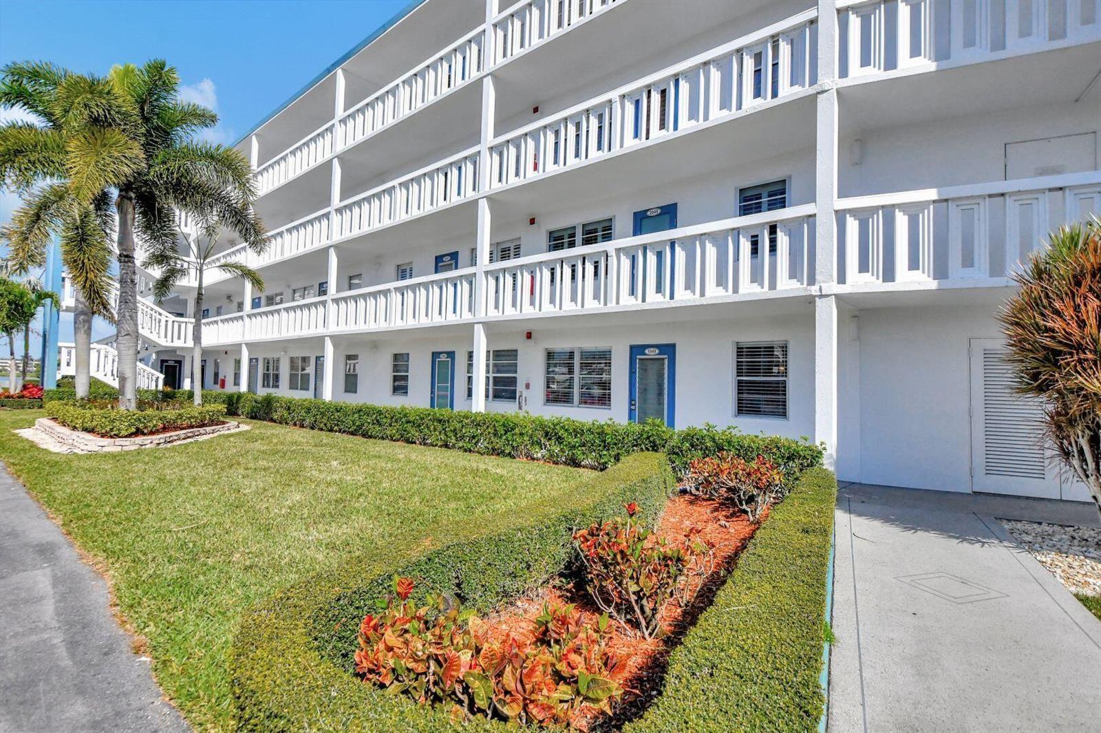 1047 Exeter C, Boca Raton FL 33434 photo 2