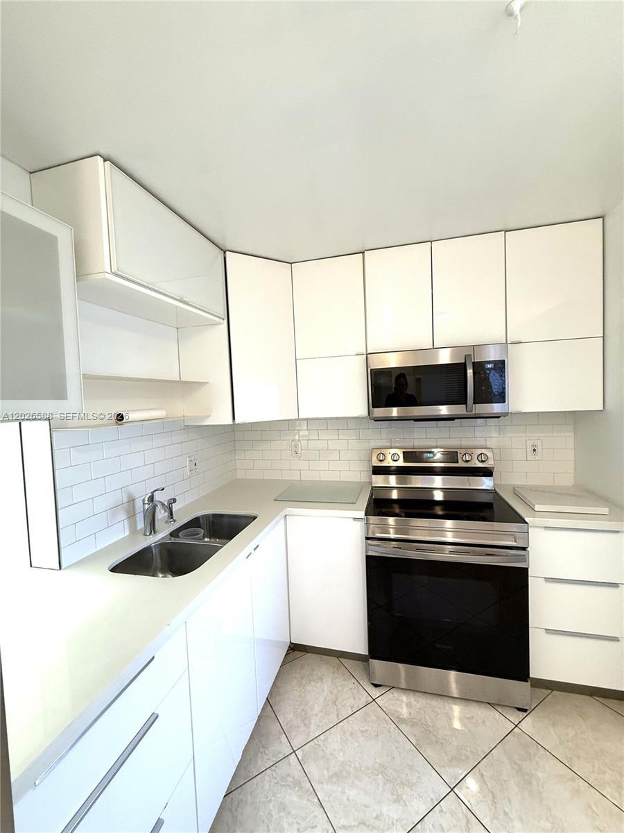 300 NE 14th Ave # 307, Hallandale Beach FL 33009 photo 2