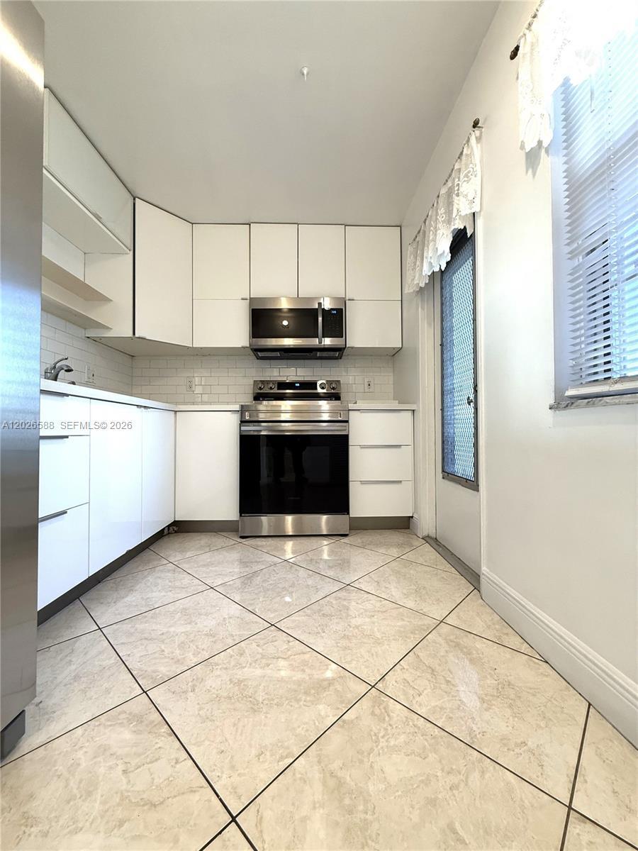 300 NE 14th Ave # 307, Hallandale Beach FL 33009 photo 3