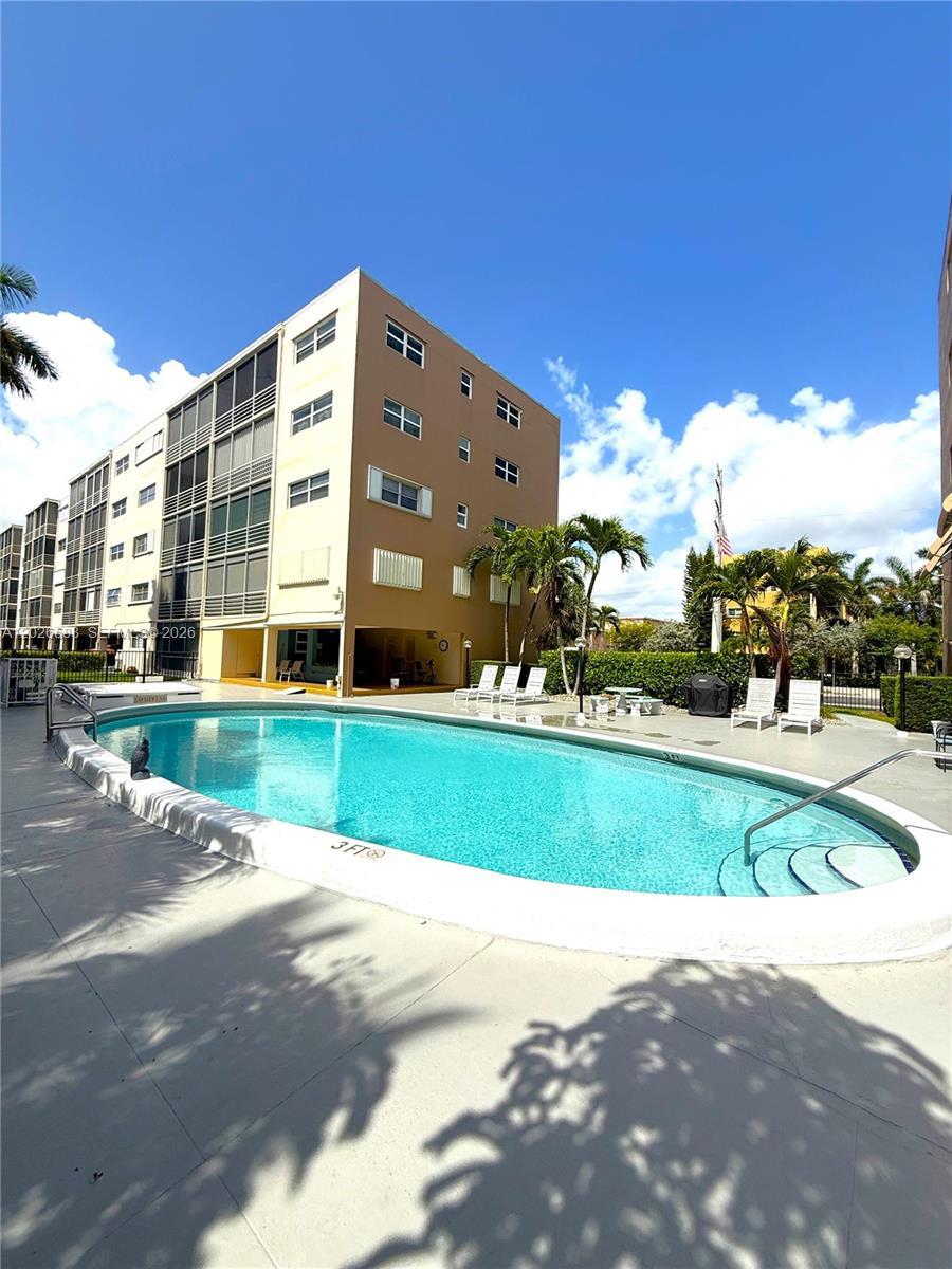 300 NE 14th Ave # 307, Hallandale Beach FL 33009