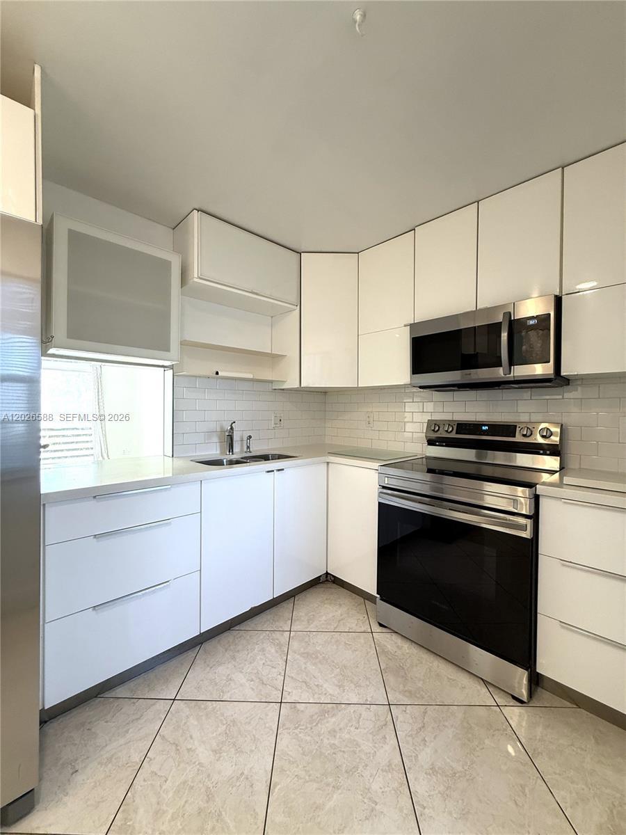 300 NE 14th Ave # 307, Hallandale Beach FL 33009 photo 4