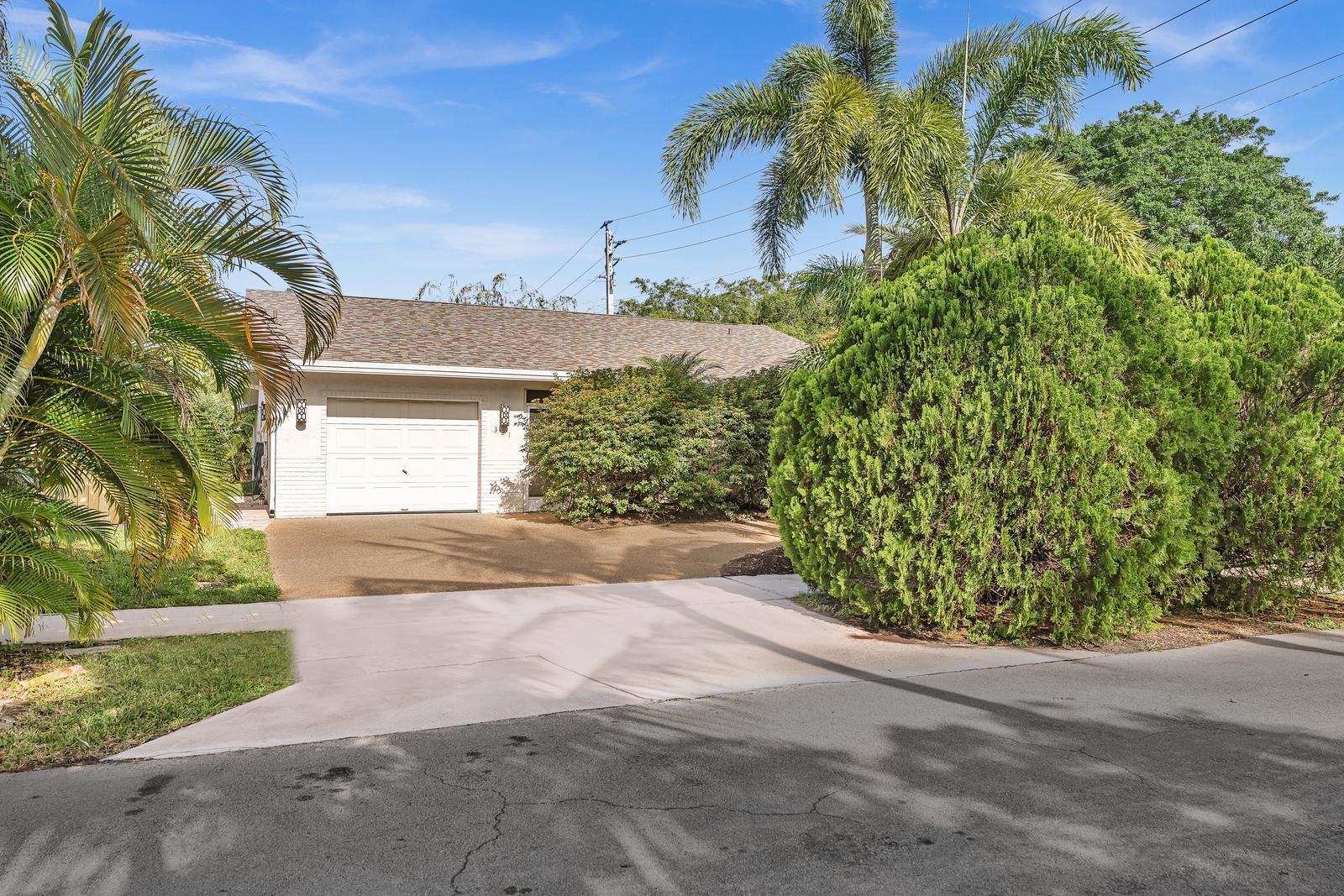 321 SW 30th Terrace, Deerfield Beach FL 33442