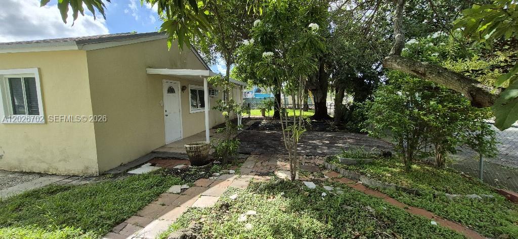 610 E 6th Pl, Hialeah FL 33010 photo 3