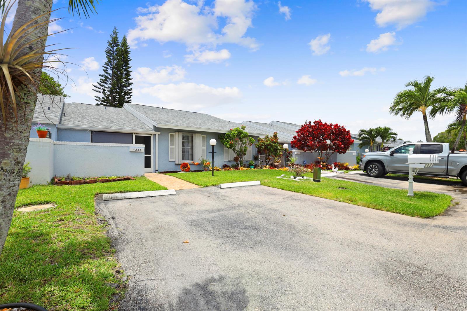 4235 Lucerne Villas Lane, FL 33467 photo 3