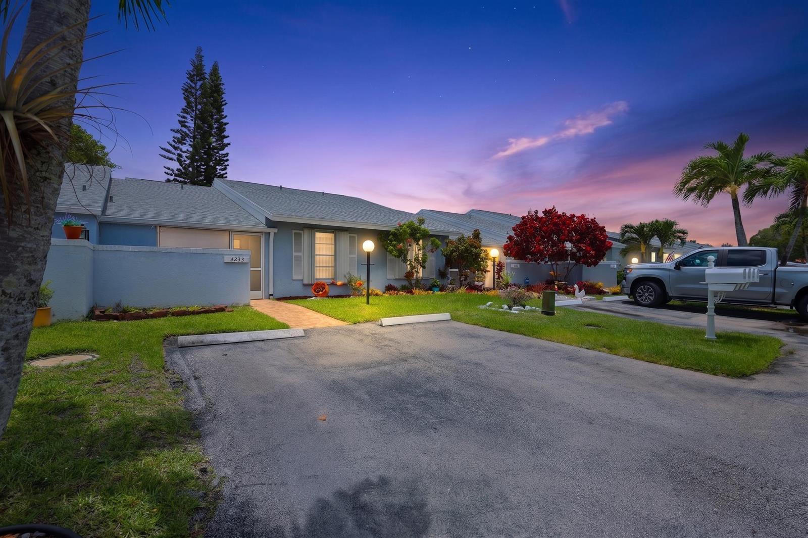 4235 Lucerne Villas Lane, FL 33467