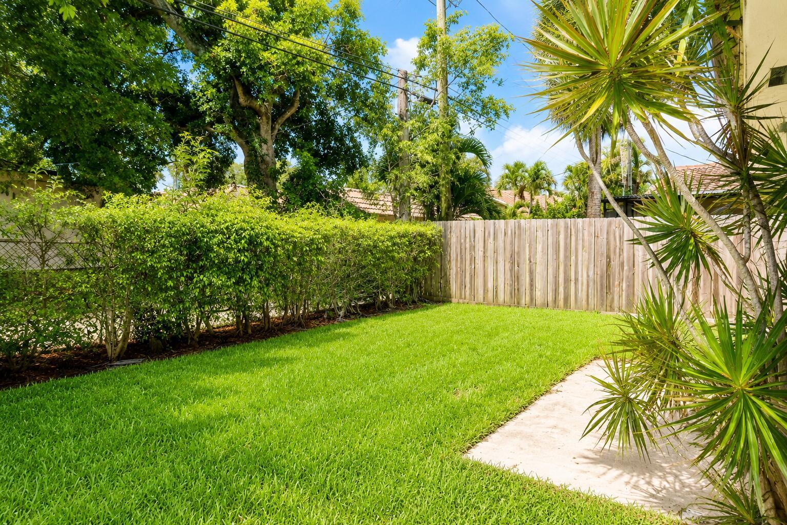 92 Lariat Circle, Boca Raton FL 33487 photo 2