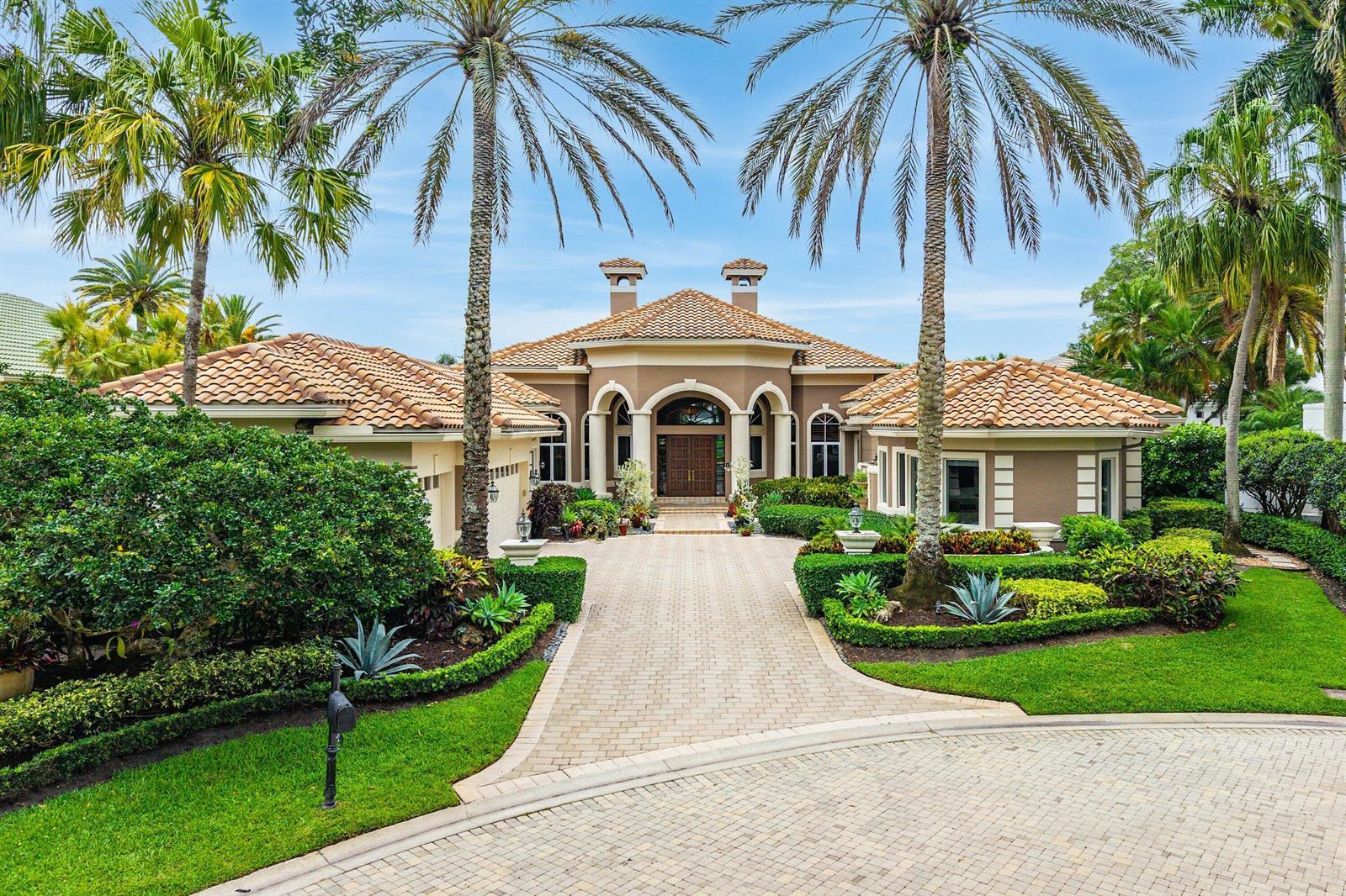32 Saint Thomas Drive, Palm Beach Gardens FL 33418 photo 2