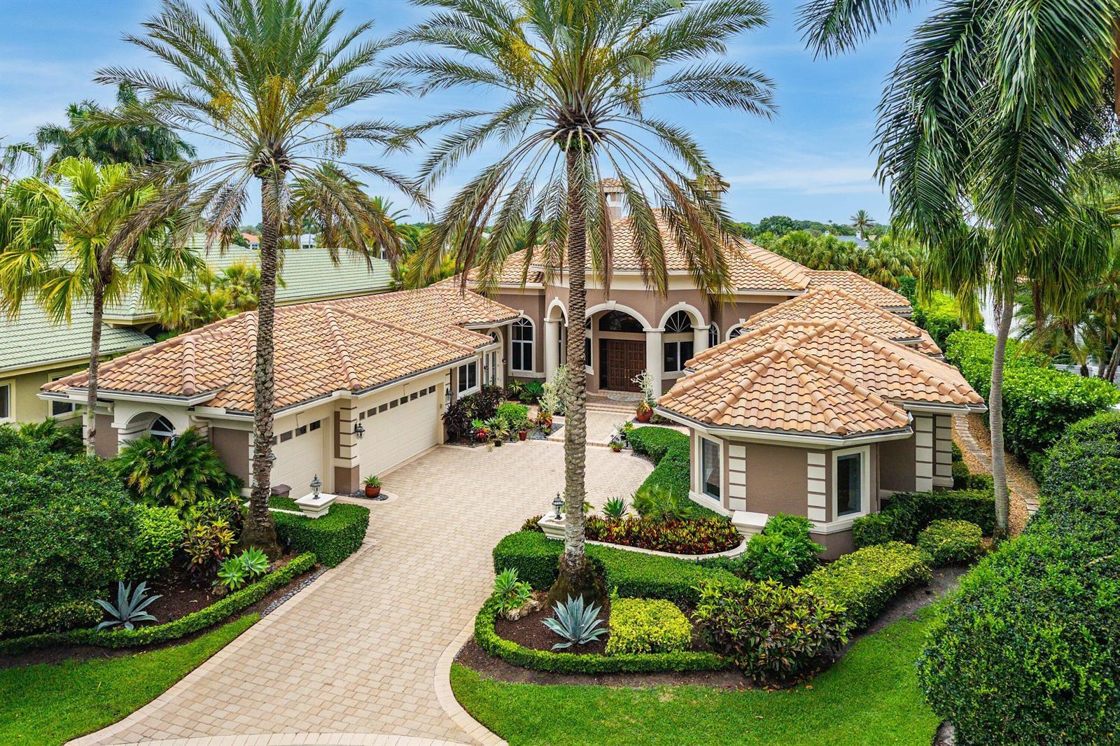 32 Saint Thomas Drive, Palm Beach Gardens FL 33418