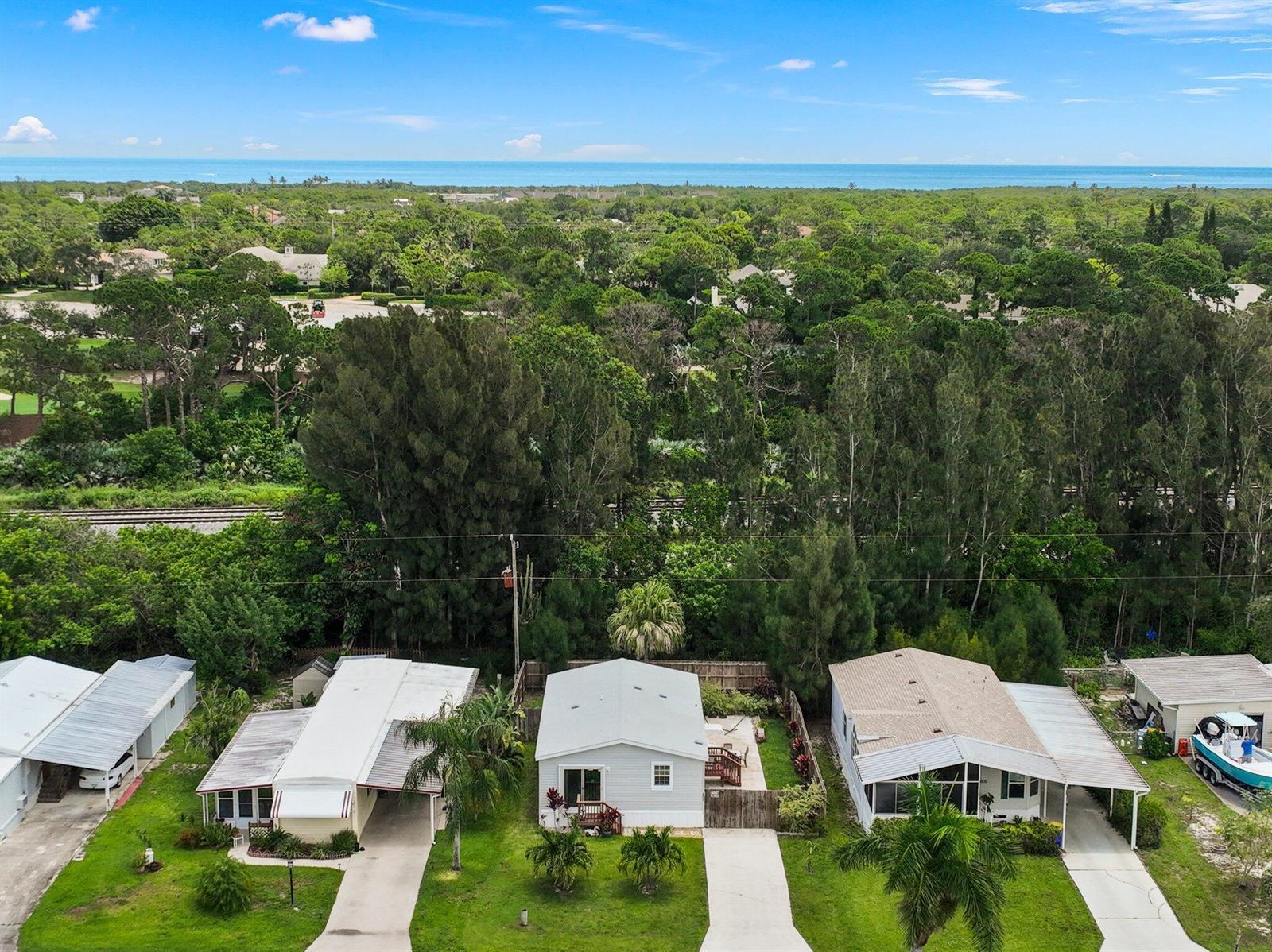 8011 SE Skylark Avenue, Hobe Sound FL 33455 photo 2