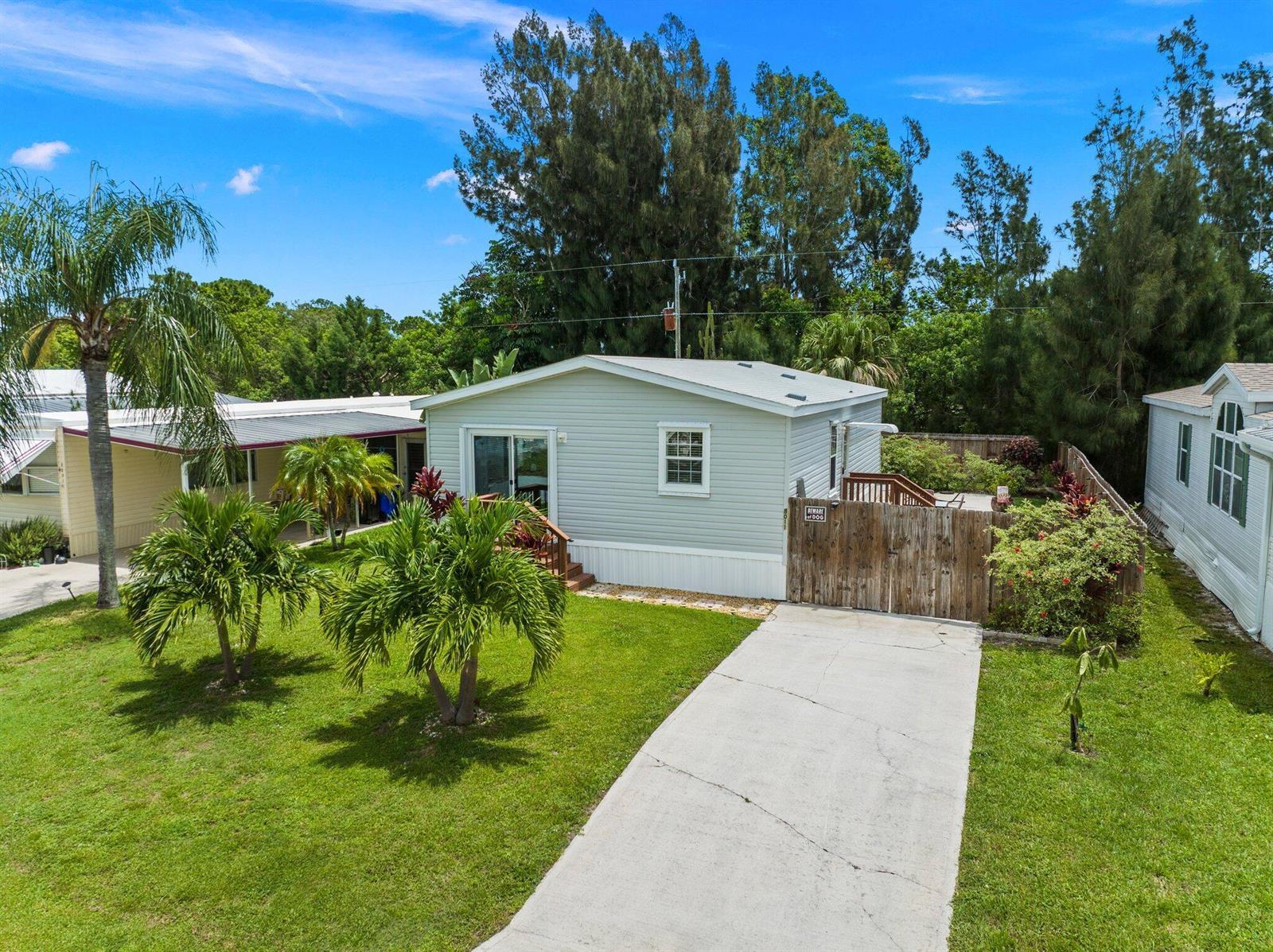 8011 SE Skylark Avenue, Hobe Sound FL 33455 photo 3