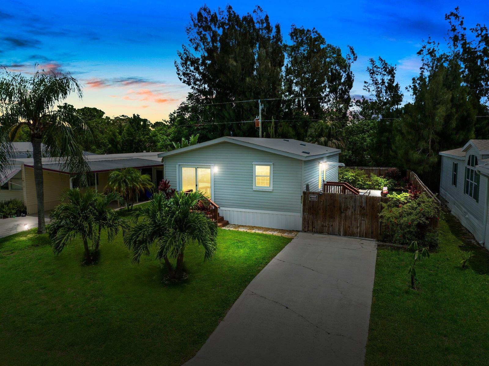 8011 SE Skylark Avenue, Hobe Sound FL 33455