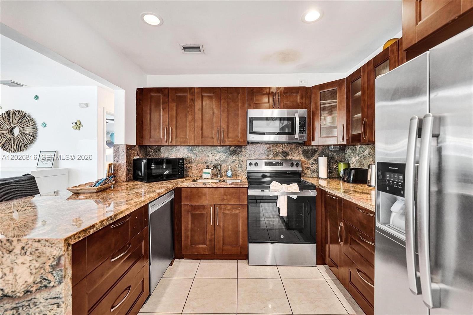 712 SW 7th terr, Hallandale Beach FL 33009 photo 2