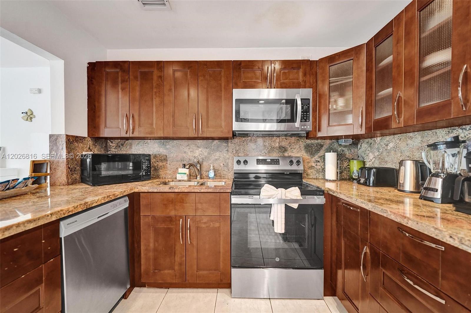 712 SW 7th terr, Hallandale Beach FL 33009 photo 3