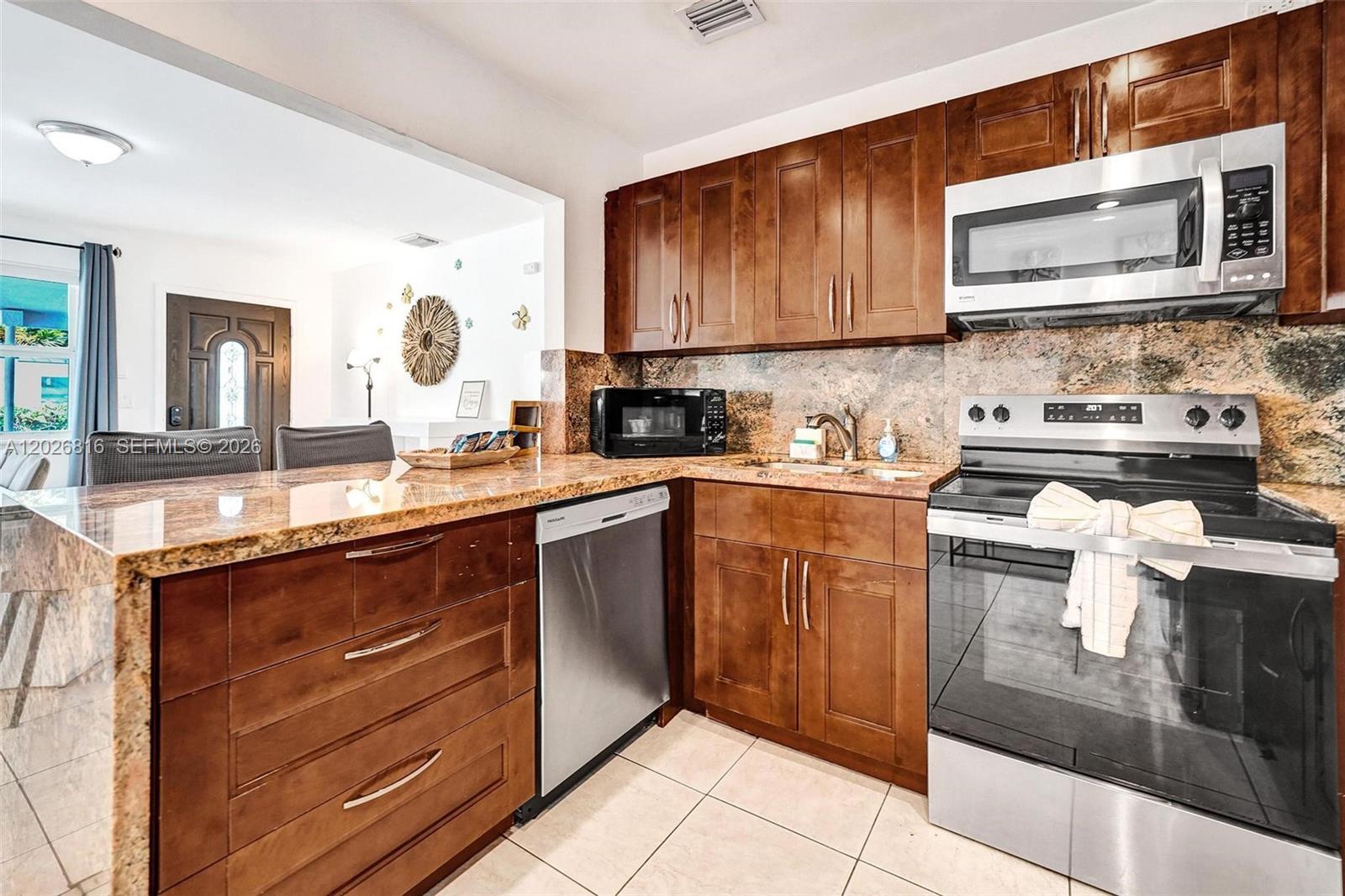 712 SW 7th terr, Hallandale Beach FL 33009 photo 4