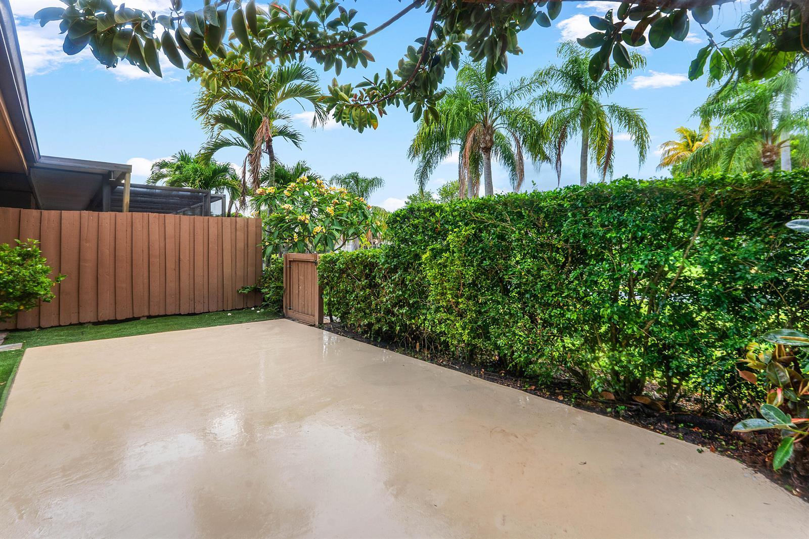 11122 Curry Drive, Palm Beach Gardens FL 33418 photo 4