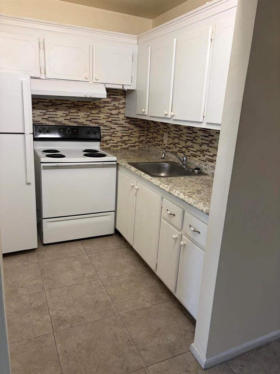 220 Berkshire K # 220, West Palm Beach FL 33417 photo 4
