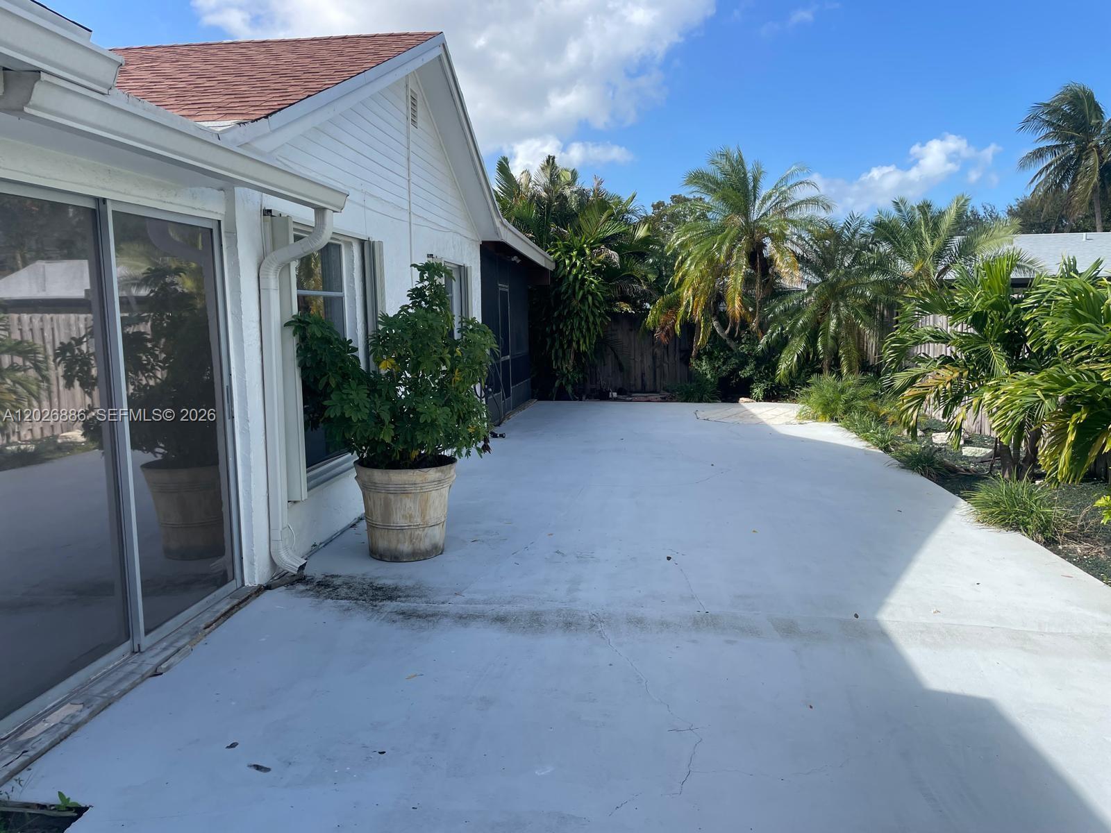 19642 NW 59th Pl, Hialeah FL 33015 photo 3