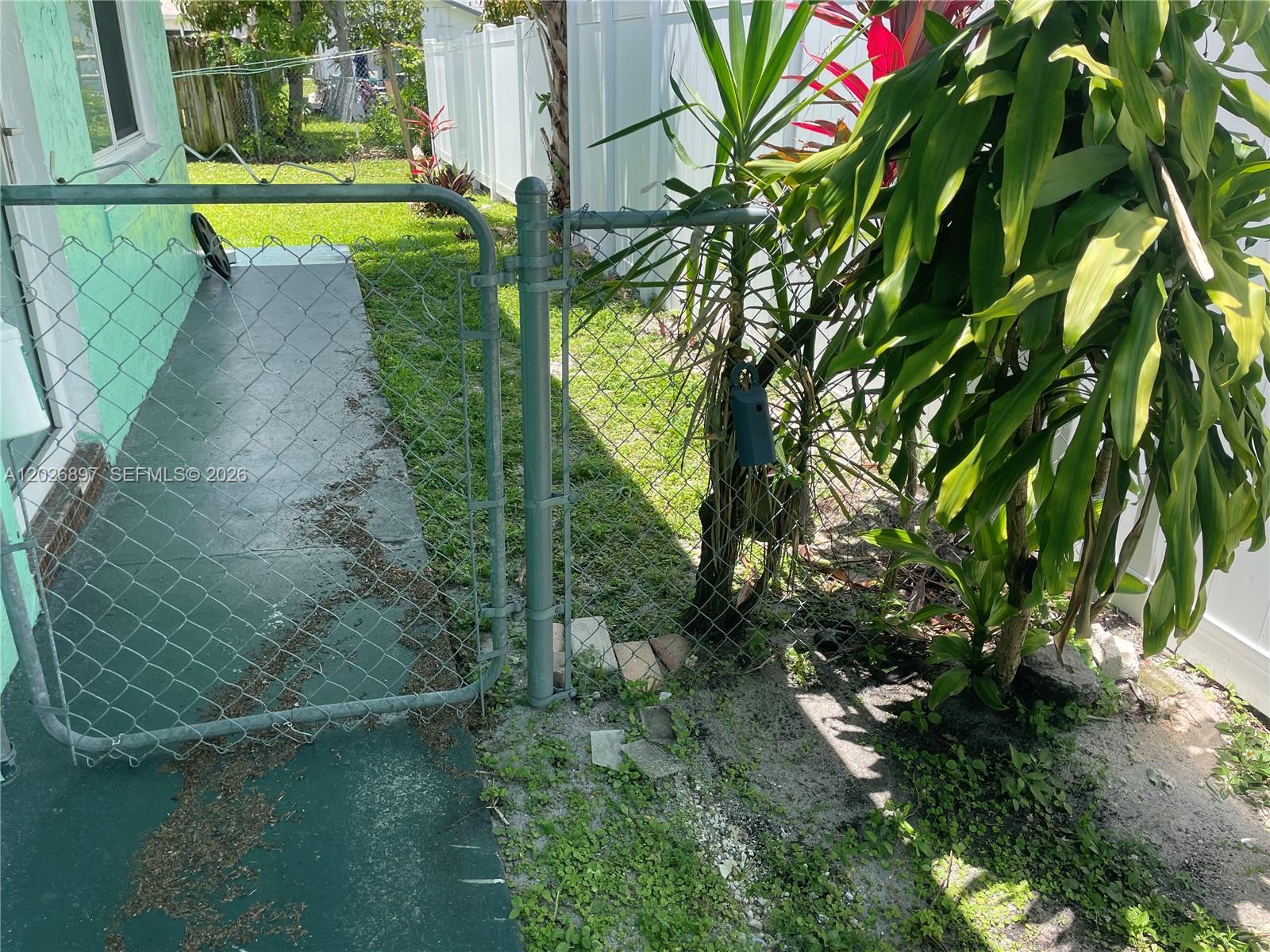 825 SW 9th St # 1, Hallandale Beach FL 33009 photo 4
