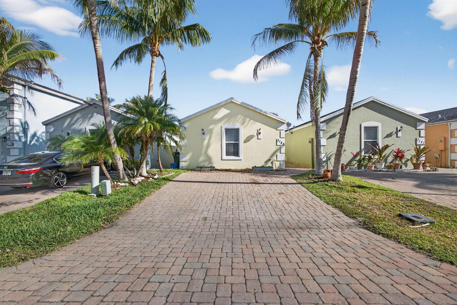 3125 Shelby Way, Palm Springs FL 33461