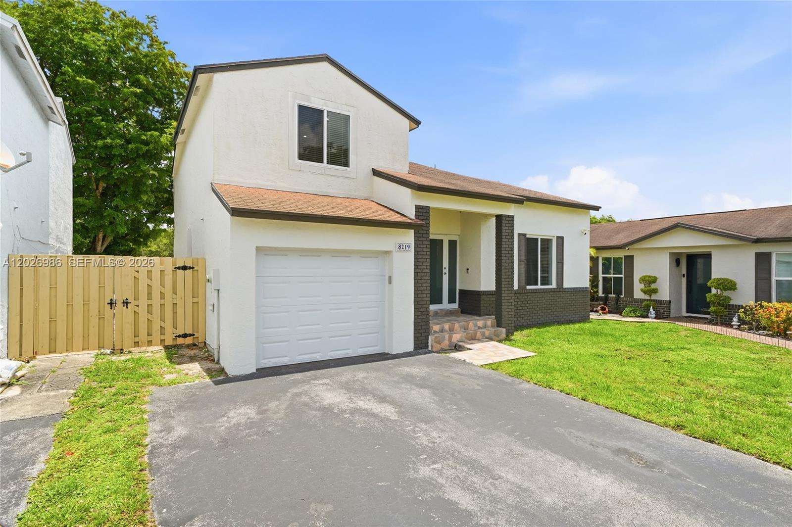 8219 NW 192nd Ter, Hialeah FL 33015 photo 2