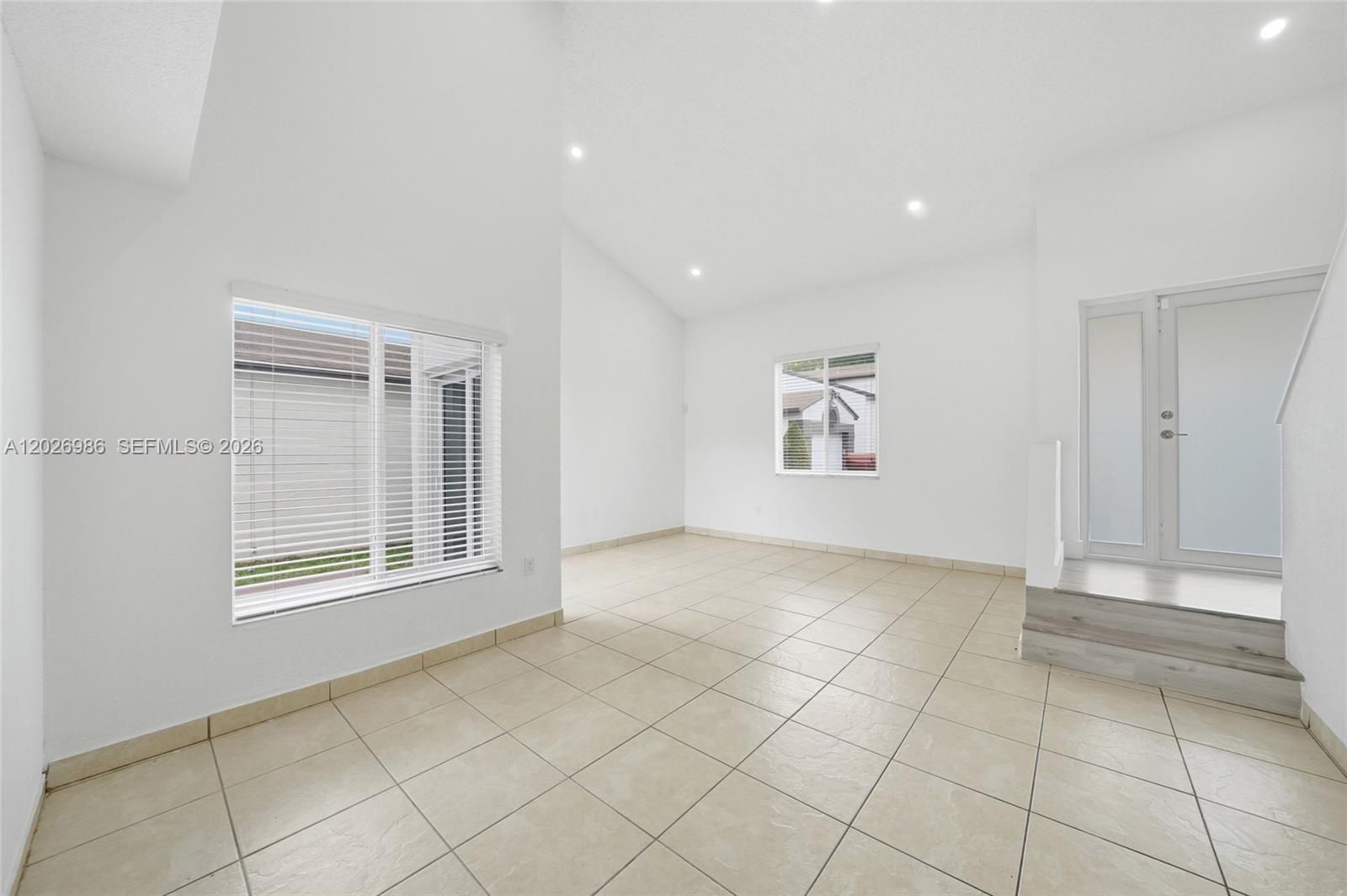 8219 NW 192nd Ter, Hialeah FL 33015 photo 3