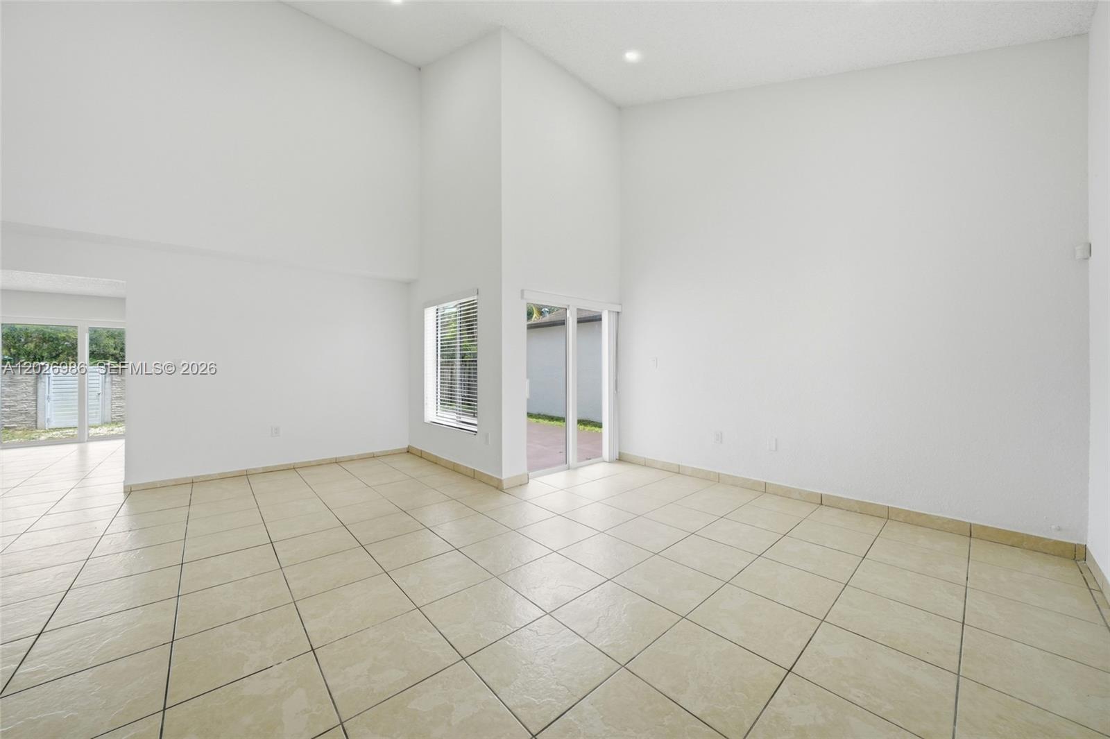 8219 NW 192nd Ter, Hialeah FL 33015 photo 5