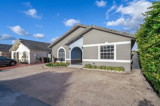7503 W 34th Ln, Hialeah FL 33018 photo 2