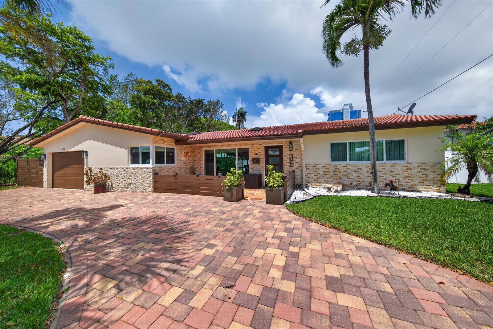 1571 SE 24th Avenue, Pompano Beach FL 33062 photo 2
