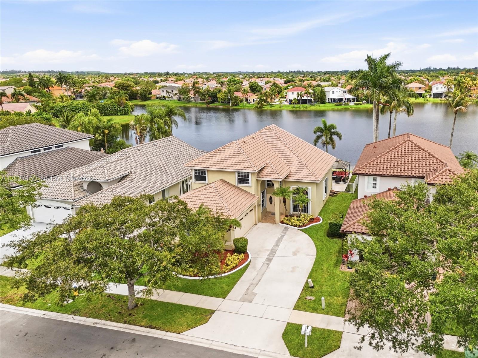 18443 NW 13th St, Pembroke Pines FL 33029 photo 2