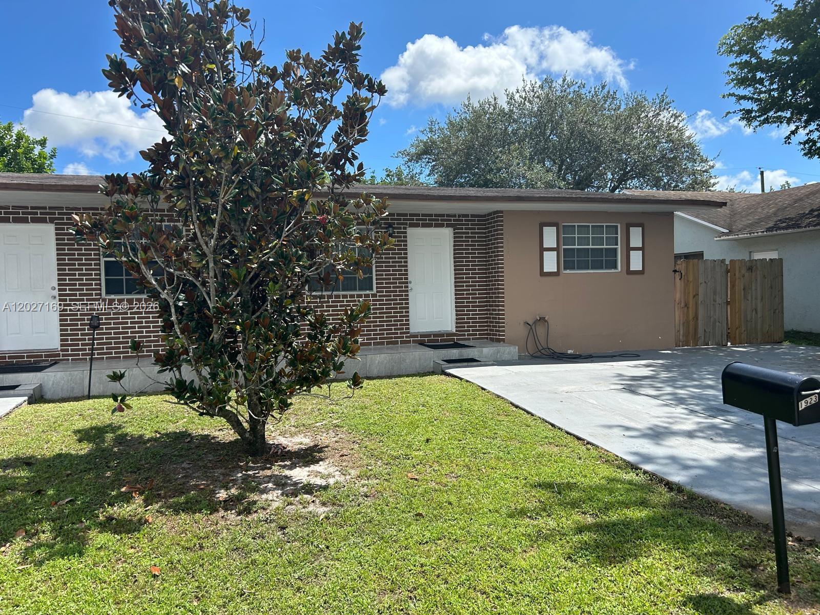 1923 SW 99th Ter, Miramar FL 33025 photo 2