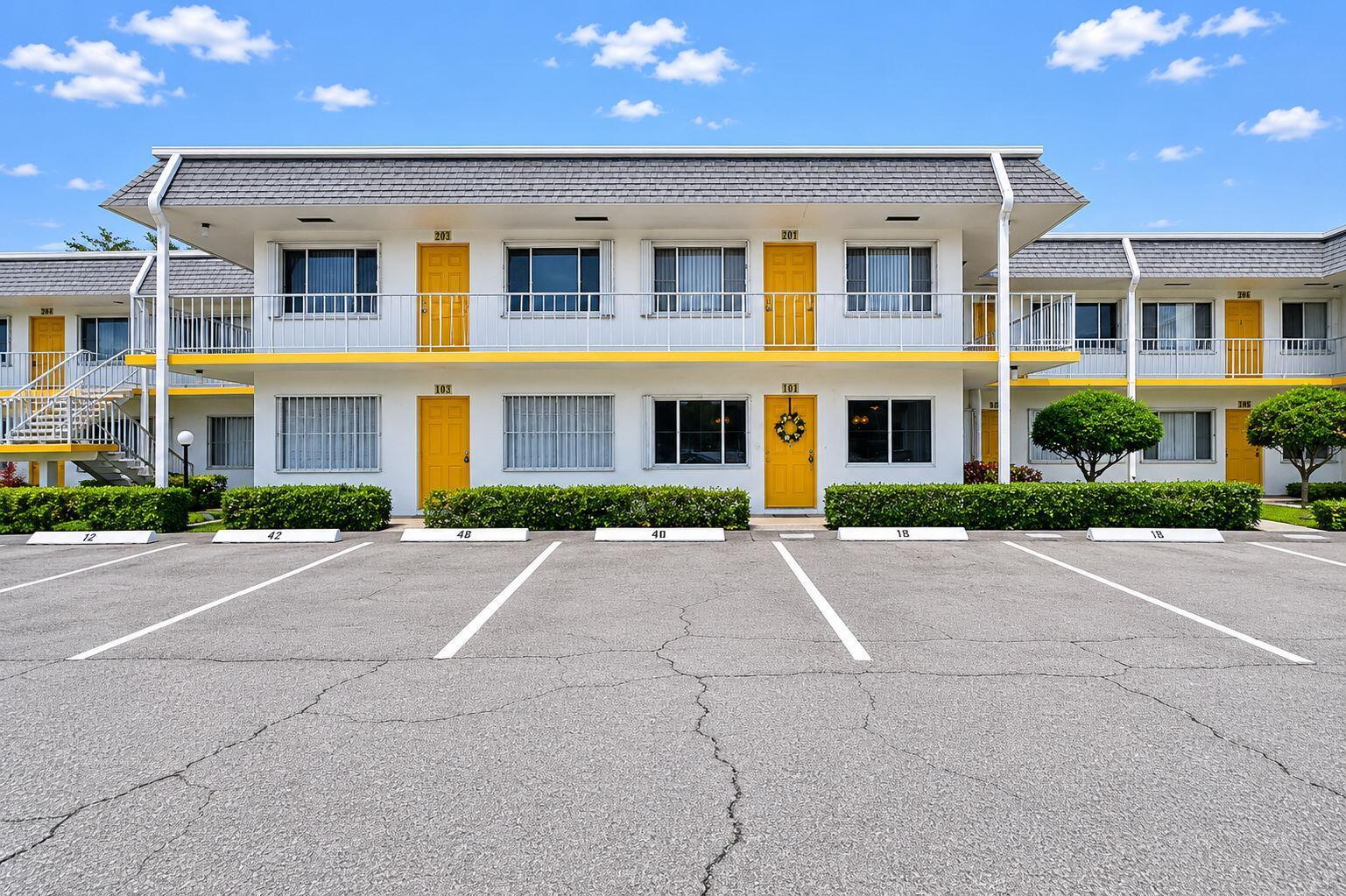 3240 Lake Osborne Drive Apt 104, FL 33461 photo 3
