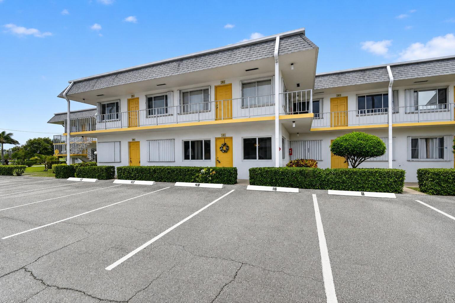 3240 Lake Osborne Drive Apt 104, FL 33461 photo 4