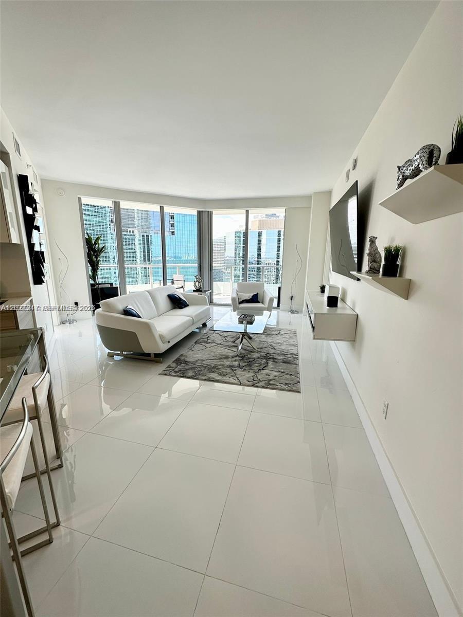 1300 Brickell Bay Dr # 3101, Miami FL 33131 photo 2