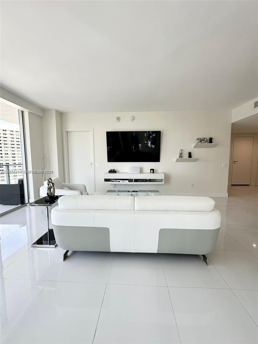 1300 Brickell Bay Dr # 3101, Miami FL 33131 photo 3