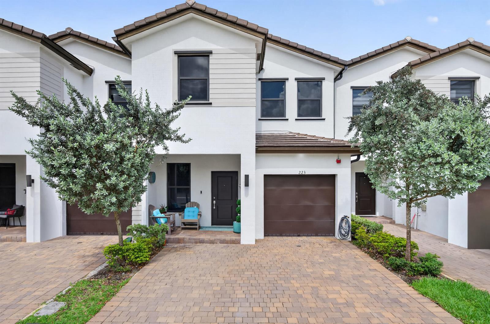 223 SW 159th Terrace, Pembroke Pines FL 33027 photo 2