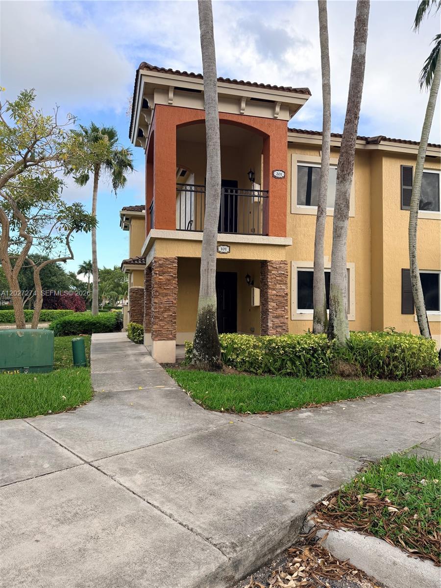 995 NE 34th Ave # 201, Homestead FL 33033 photo 2