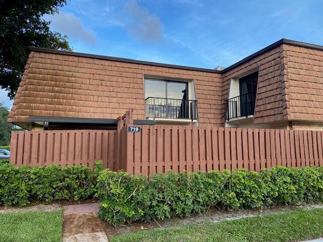 719 7th Lane, FL 33463 photo 3